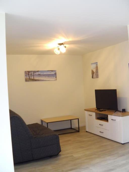 Вилла Meuble 2/4 Personnes Noaillac Экстерьер фото
